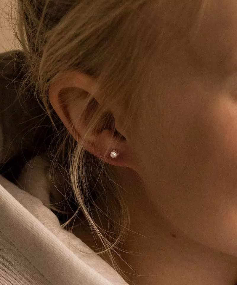 Øredobber i medisinsk plast med en vakker Diamantglanset Swarovski-krystall - Bilde 3