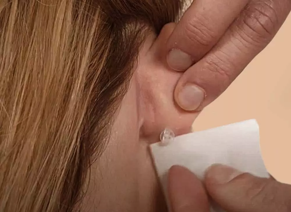 Rensing av nye ørehull, Blomdahl Piercing Aftercare rengjøringsservietter - Bilde 3