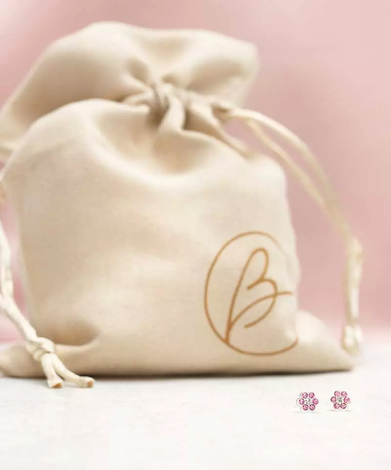 Søte røde blomsterøredobber i medisinsk plast 5 mm - Bilde 4