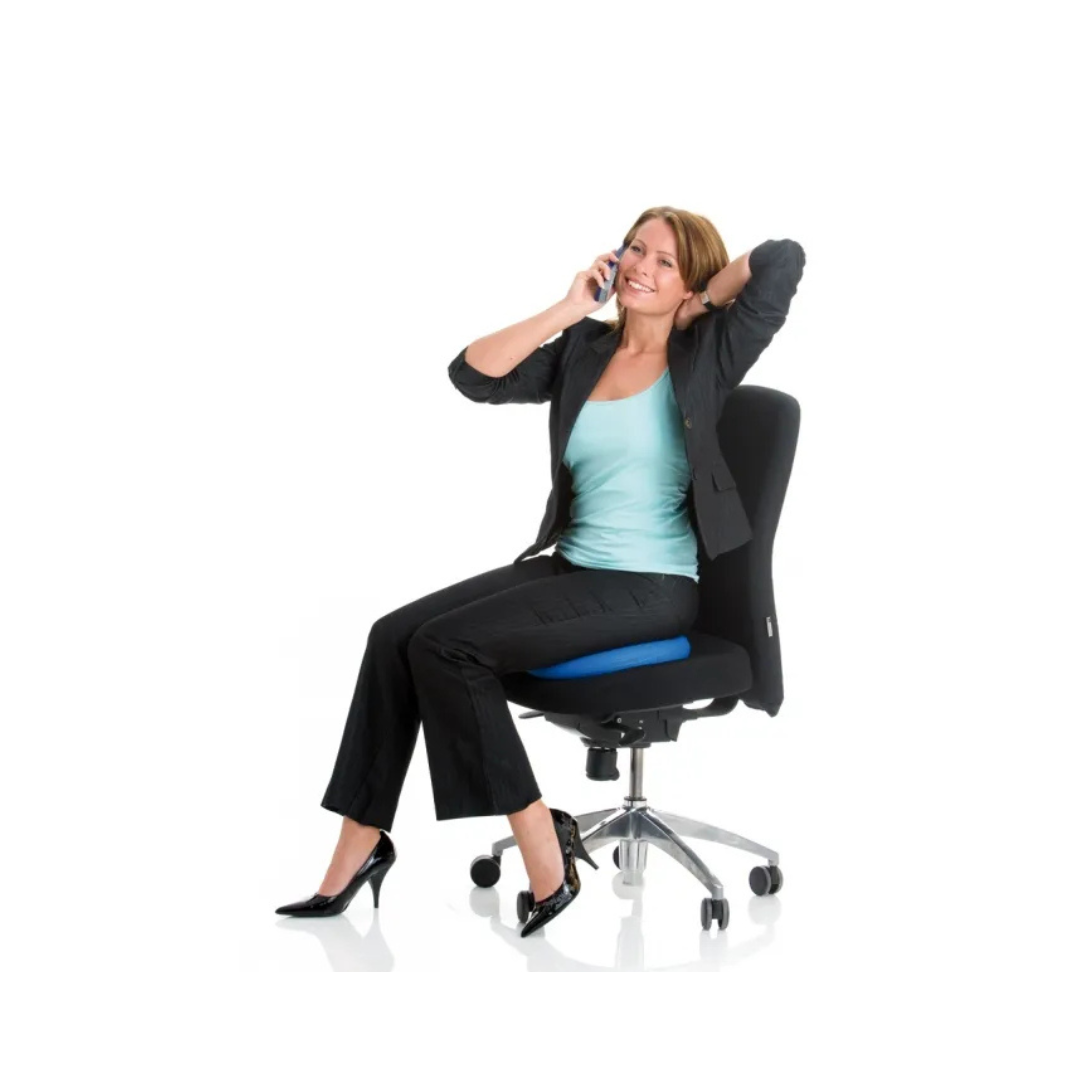 Ergonomisk sittestilling på luftfylt kilepute som holder på ryggkurvene - Bilde 4