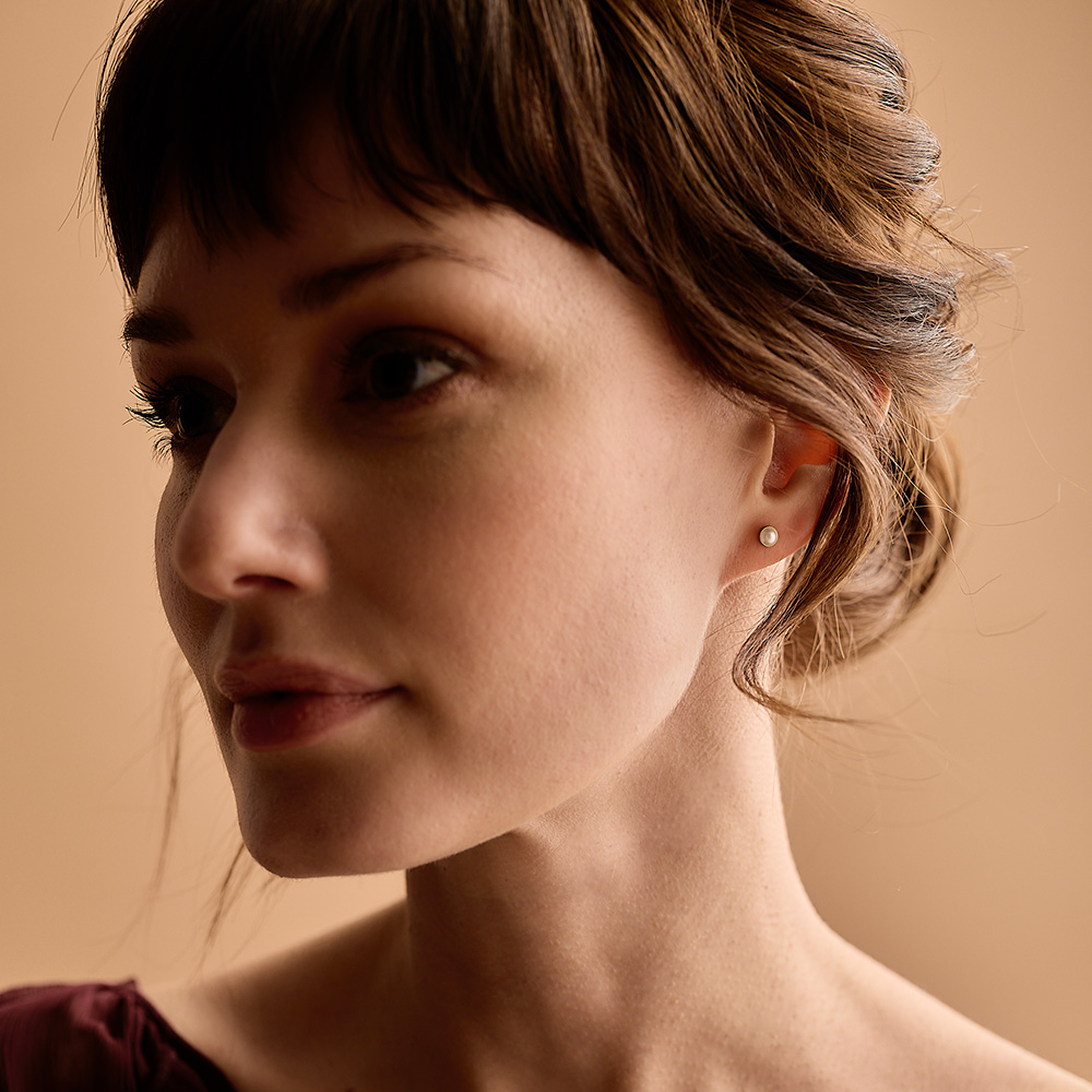 Klassiske Perleøredobber med innfatning i medisinsk titan 5 mm - Bilde 4