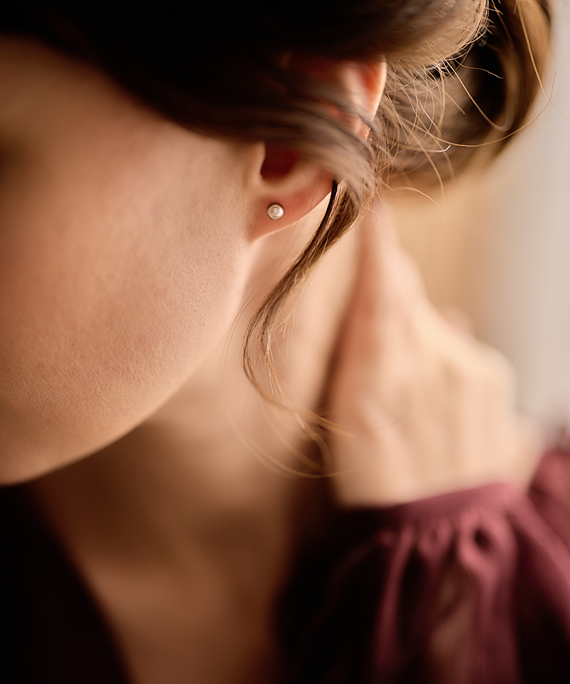 Klassiske Perleøredobber med innfatning i medisinsk titan 5 mm - Bilde 3