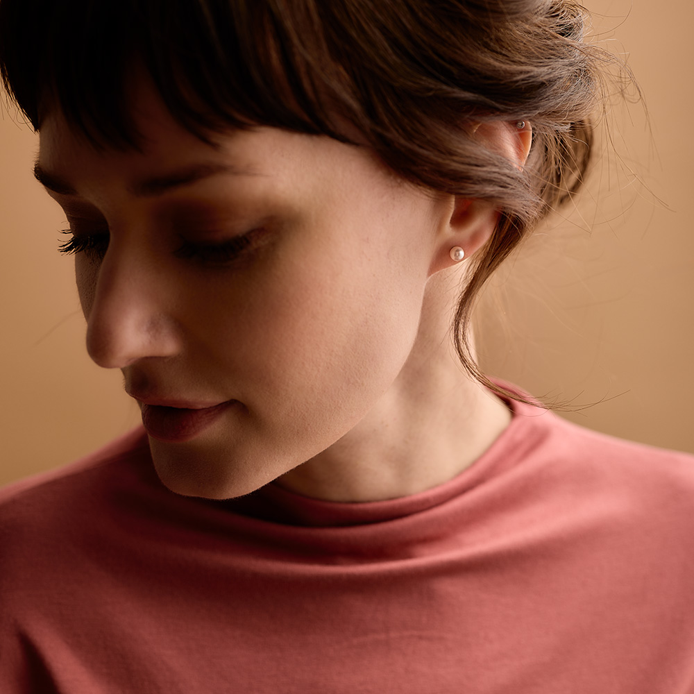 Rosa perleøredobber i medisinsk titan 5 mm - Bilde 3